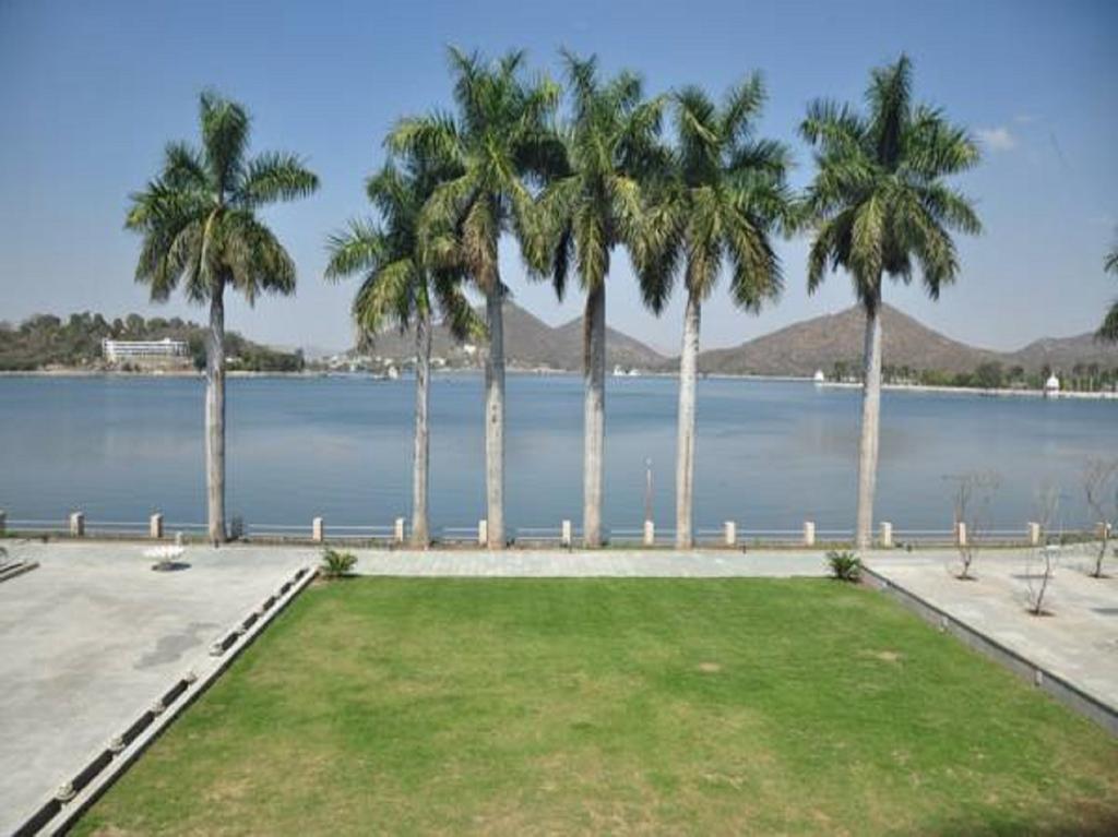 Hotel Lakend Udaipur Esterno foto