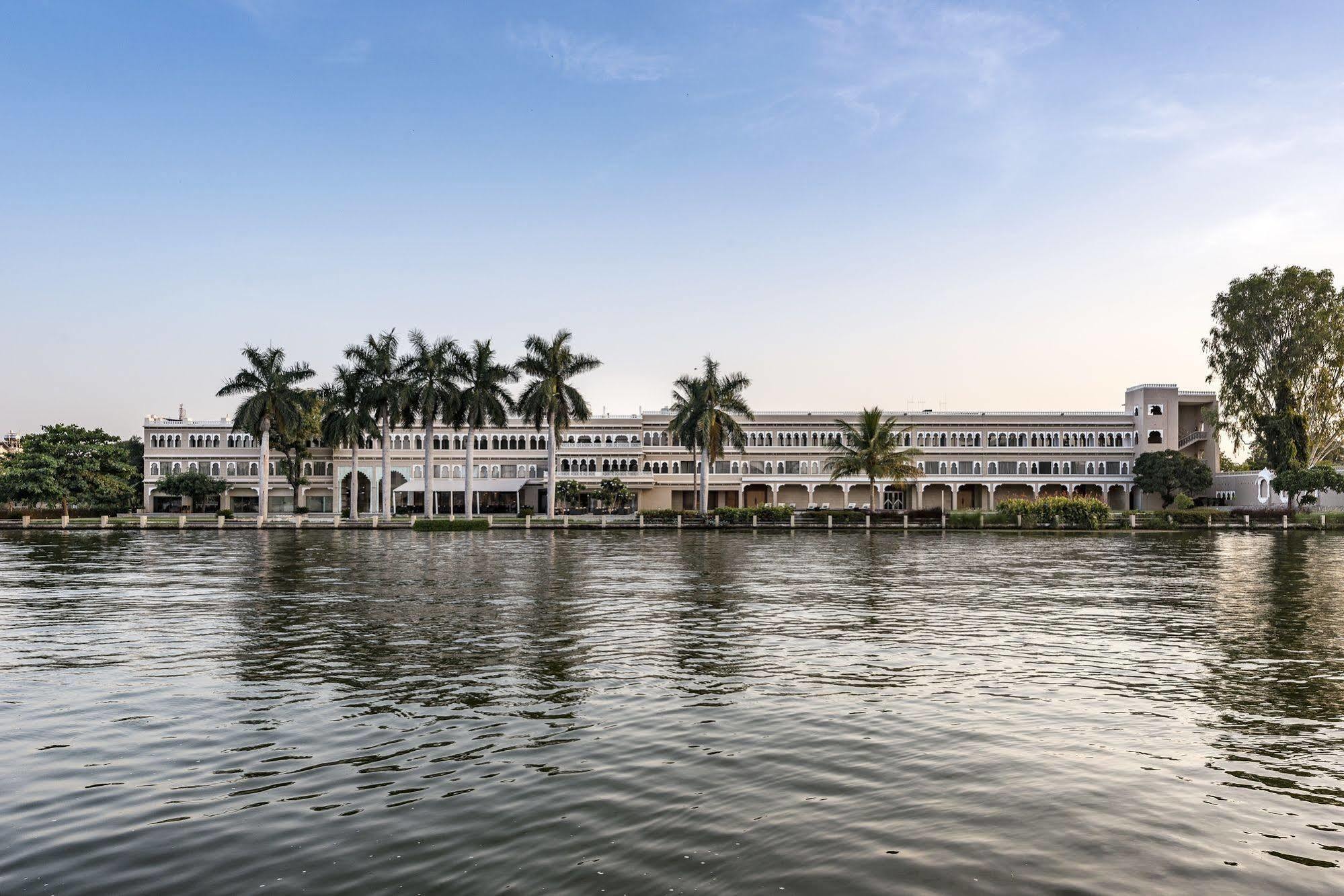 Hotel Lakend Udaipur Esterno foto