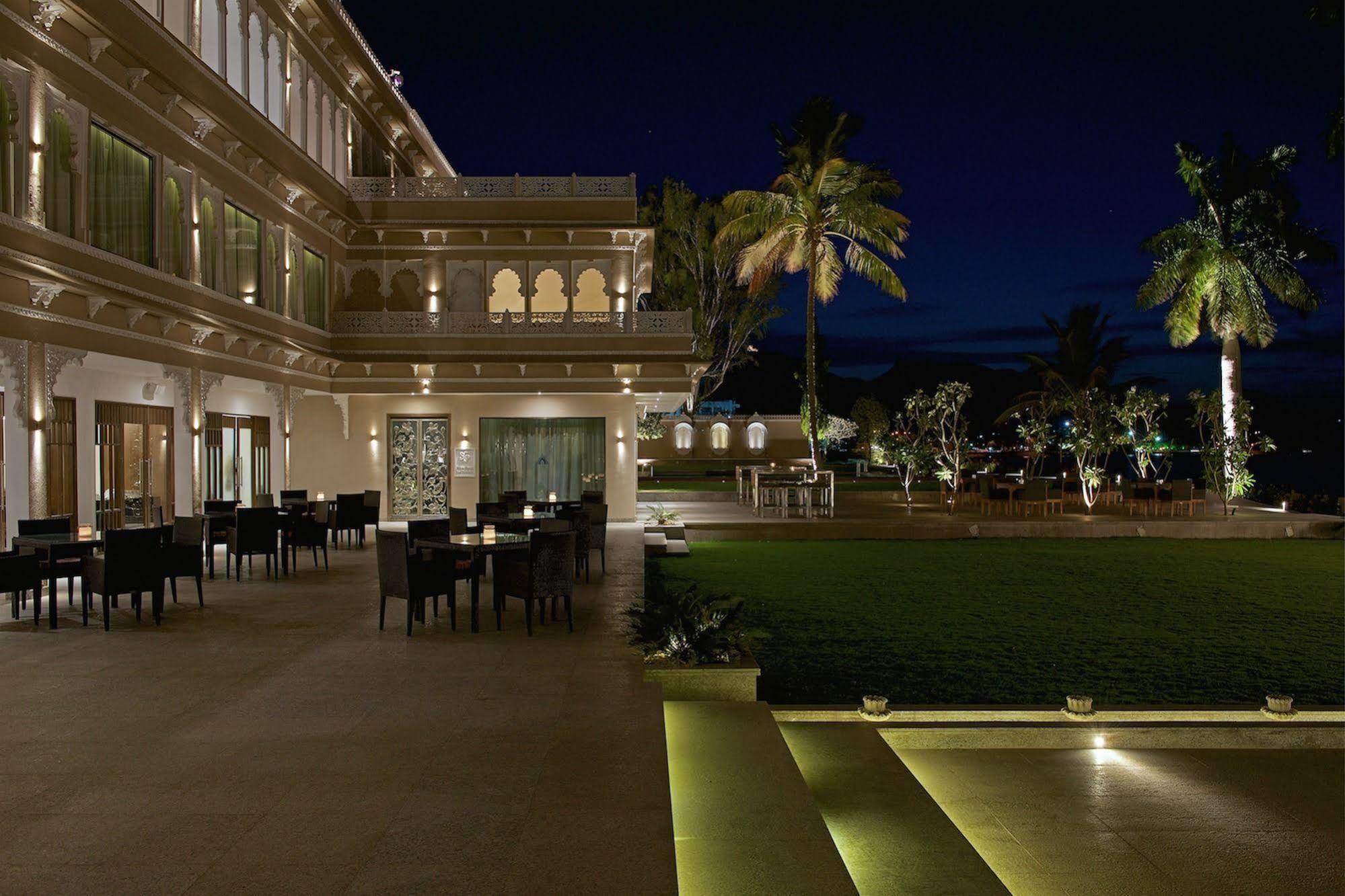 Hotel Lakend Udaipur Esterno foto