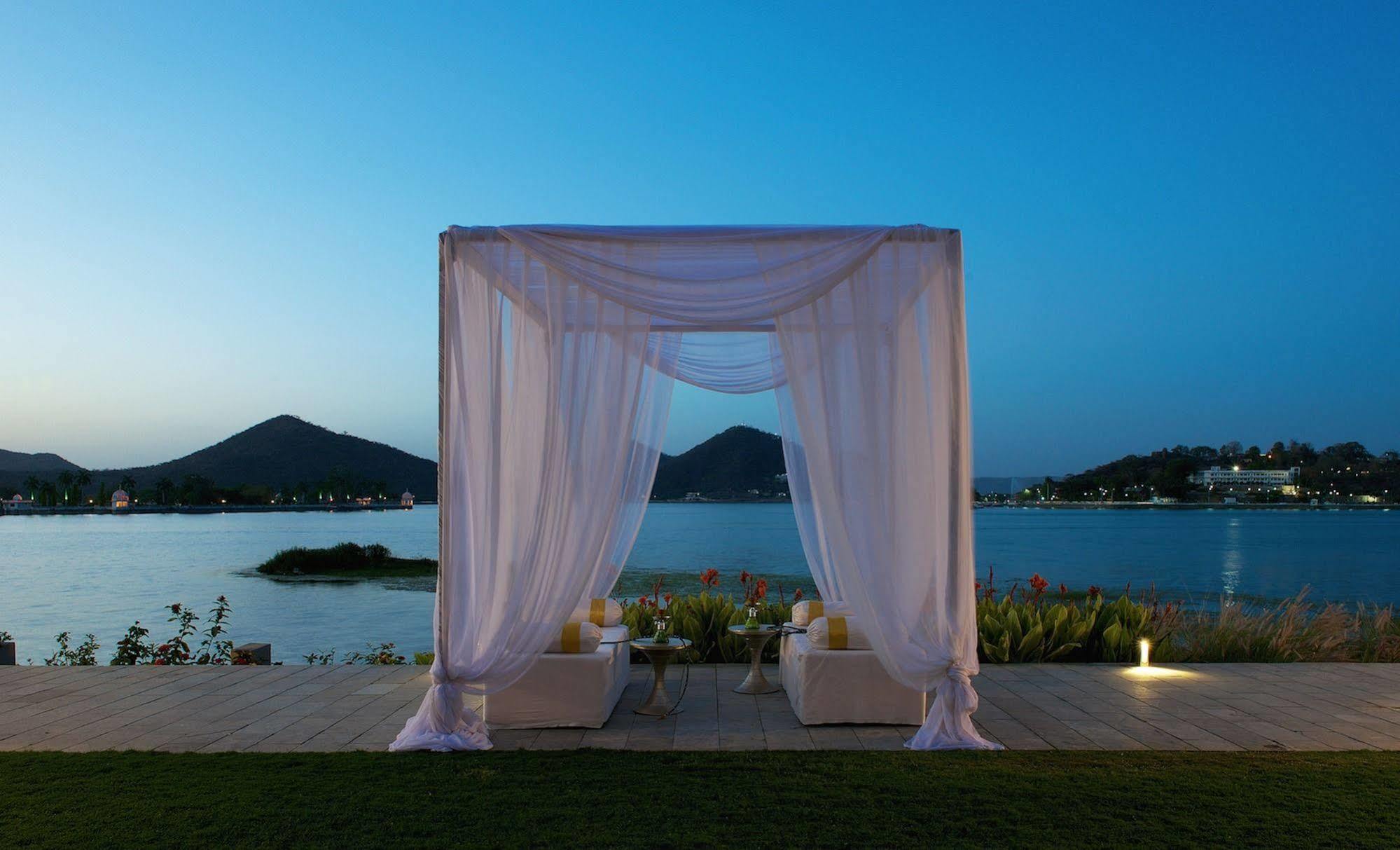 Hotel Lakend Udaipur Esterno foto